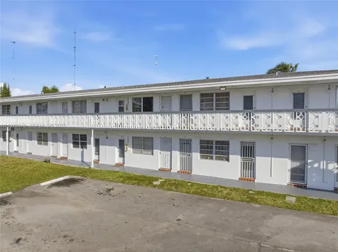 15 NW 204th Street Miami Gardens FL 33169