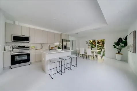4789 NW 1st Street Miami FL 33126