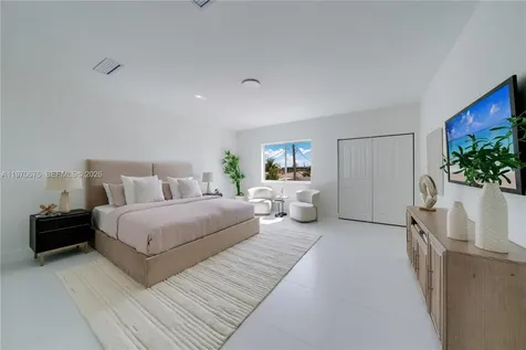 4789 NW 1st Street Miami FL 33126