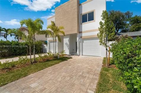 4789 NW 1st Street Miami FL 33126