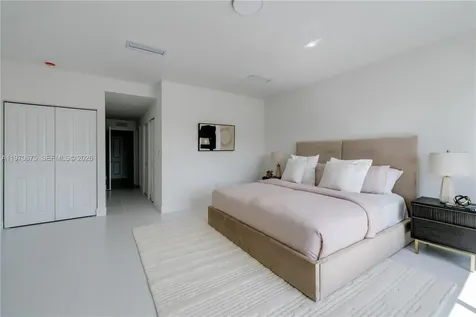 4789 NW 1st Street Miami FL 33126