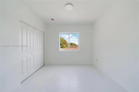 4789 NW 1st Street Miami FL 33126