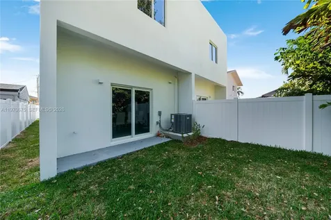 4789 NW 1st Street Miami FL 33126