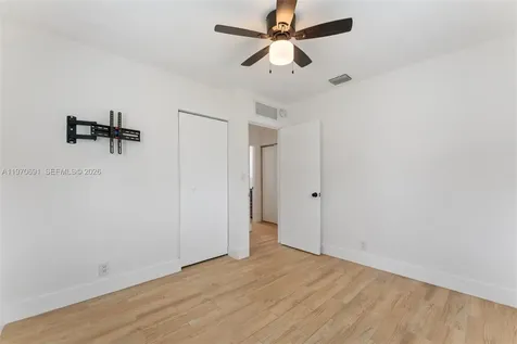 6161 NE 7th Avenue Oakland Park FL 33334