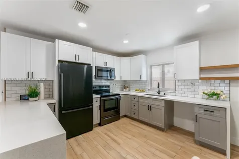 6161 NE 7th Avenue Oakland Park FL 33334