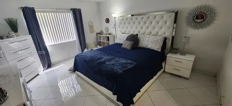327 Lakeview Drive Weston FL 33326