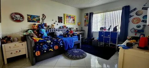 327 Lakeview Drive Weston FL 33326