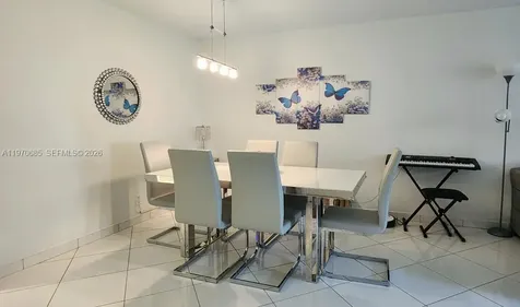 327 Lakeview Drive Weston FL 33326