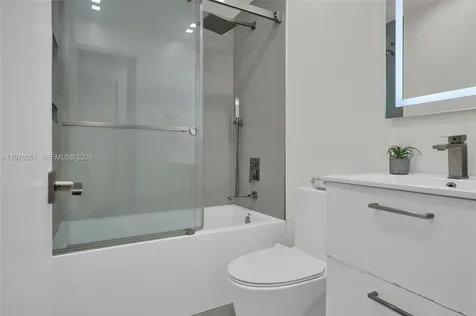 17032 NW 63rd Place Hialeah FL 33015