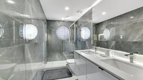1000 E Island Boulevard Aventura FL 33160