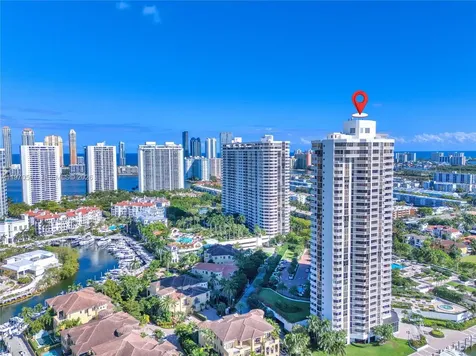 1000 E Island Boulevard Aventura FL 33160