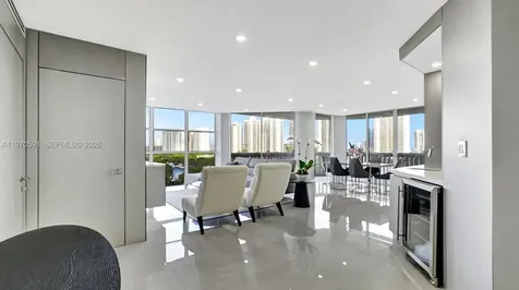 1000 E Island Boulevard Aventura FL 33160