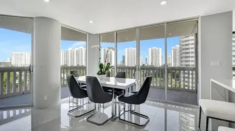 1000 E Island Boulevard Aventura FL 33160