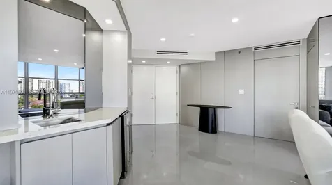1000 E Island Boulevard Aventura FL 33160