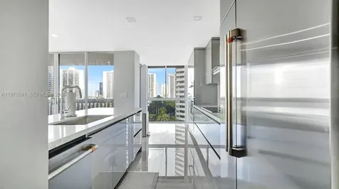 1000 E Island Boulevard Aventura FL 33160