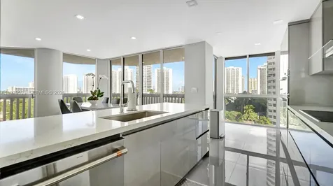 1000 E Island Boulevard Aventura FL 33160