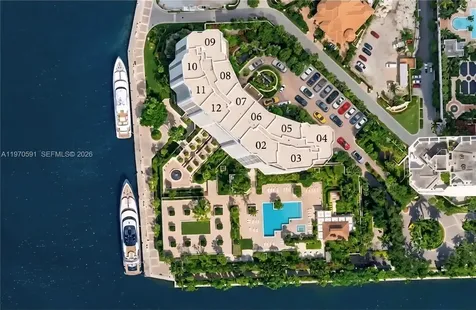 1000 E Island Boulevard Aventura FL 33160