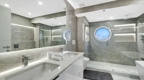 1000 E Island Boulevard Aventura FL 33160