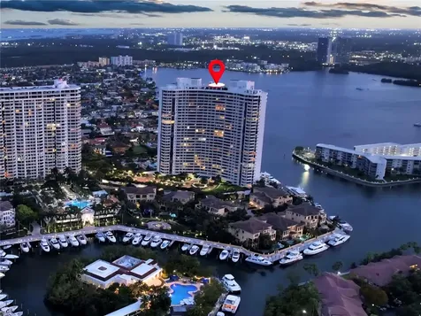 1000 E Island Boulevard Aventura FL 33160
