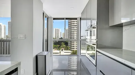 1000 E Island Boulevard Aventura FL 33160