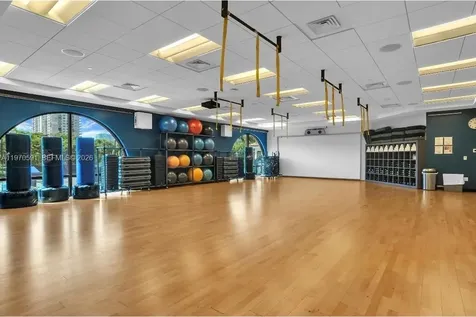 1000 E Island Boulevard Aventura FL 33160