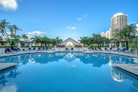 1000 E Island Boulevard Aventura FL 33160