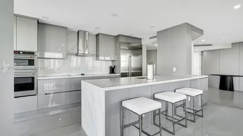 1000 E Island Boulevard Aventura FL 33160