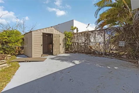 1721 NW 51st Street Miami FL 33142
