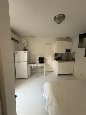 45 SW 28th Road Miami FL 33129