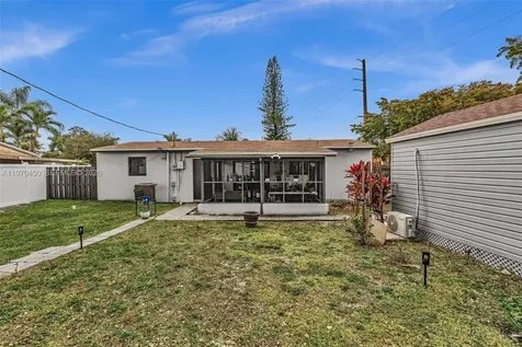 6781 Franklin Street Hollywood FL 33024