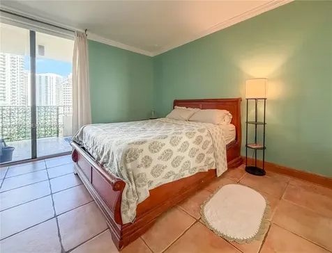 520 Brickell Key Drive Miami FL 33131
