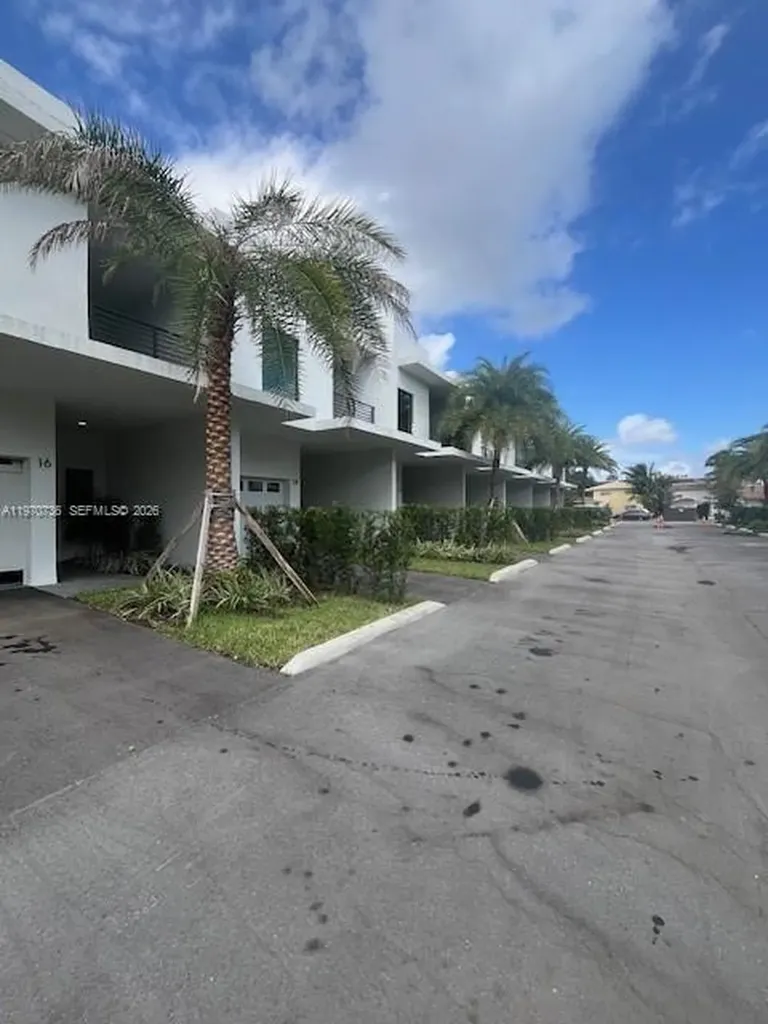 2526 Pierce Street Hollywood FL 33020
