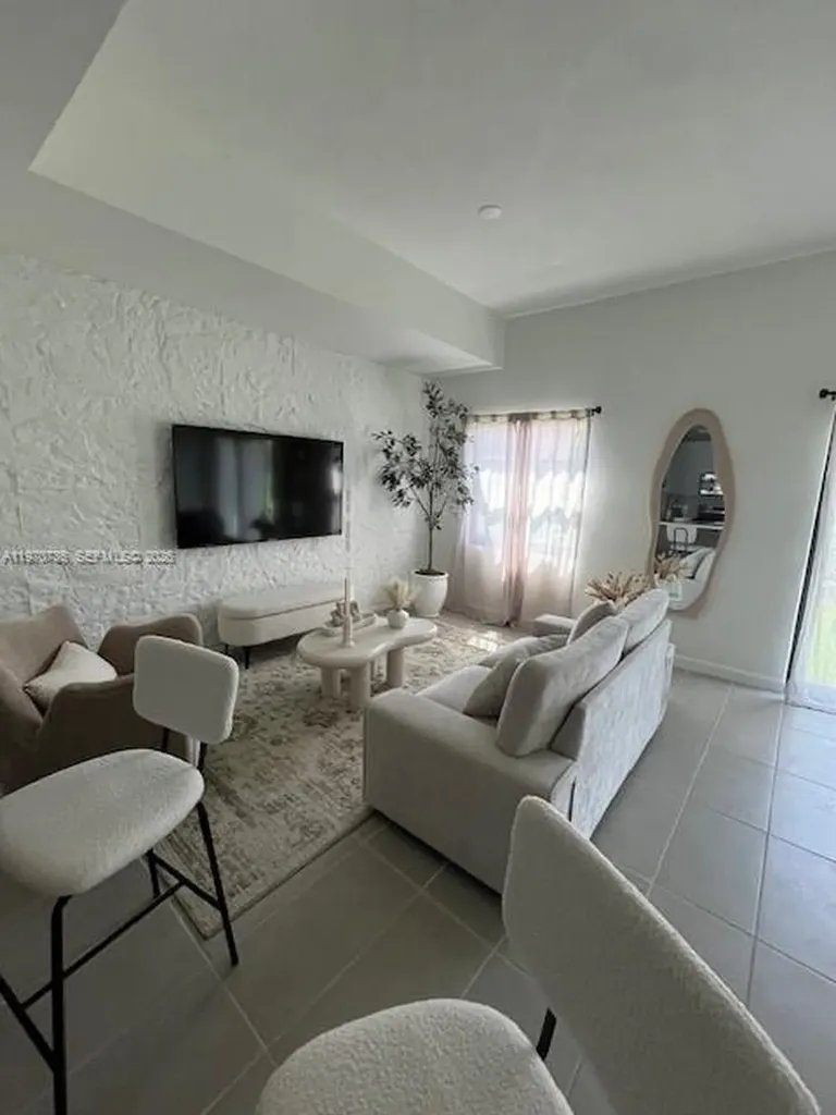 2526 Pierce Street Hollywood FL 33020