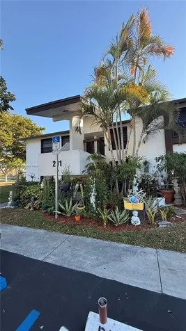 201 Lake Pointe Drive Oakland Park FL 33309