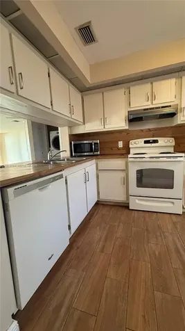 201 Lake Pointe Drive Oakland Park FL 33309
