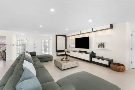 1525 Diplomat Parkway Hollywood FL 33019