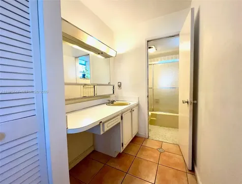 1658 Bay Road Miami Beach FL 33139