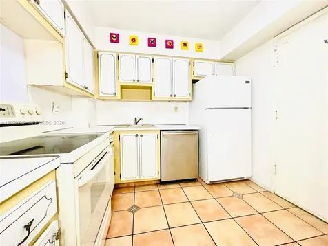 1658 Bay Road Miami Beach FL 33139
