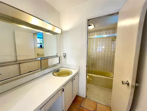 1658 Bay Road Miami Beach FL 33139