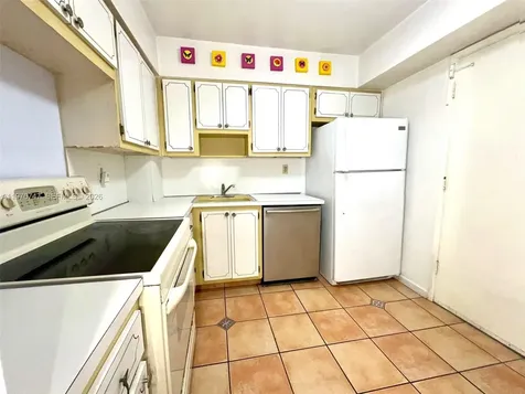 1658 Bay Road Miami Beach FL 33139