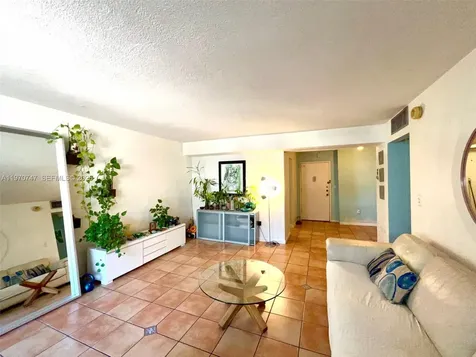 1658 Bay Road Miami Beach FL 33139