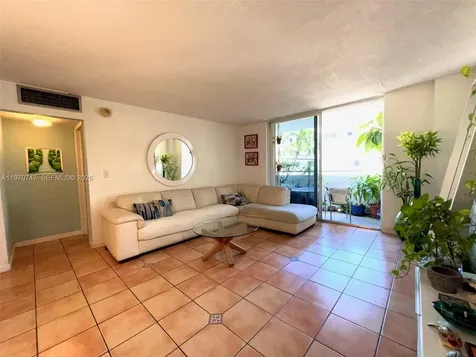 1658 Bay Road Miami Beach FL 33139