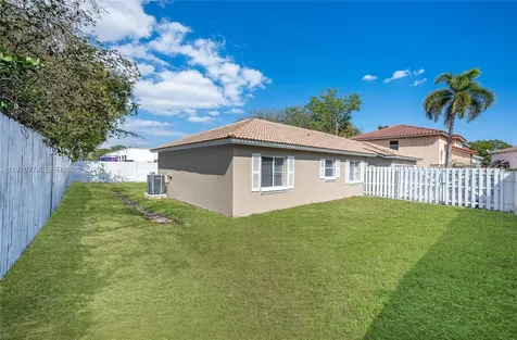 210 SW 98th Terrace Pembroke Pines FL 33025