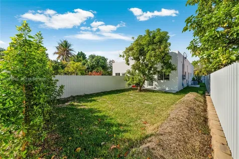 2936 NW 27th Street Miami FL 33142