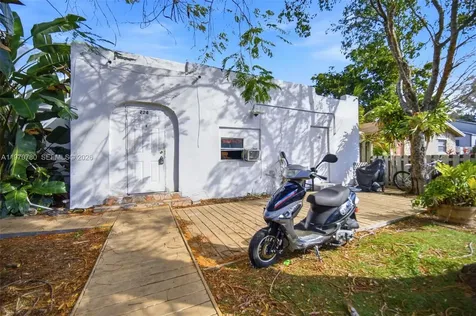 224 SW 14th Street Dania Beach FL 33004