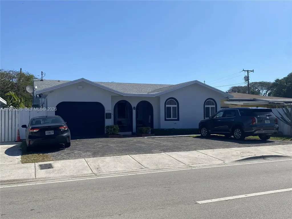 3251 SW 67th Avenue Miami FL 33155