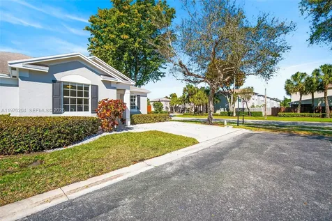 5911 Kelsey Lane Tamarac FL 33321