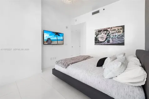 100 S Pointe Drive Miami Beach FL 33139