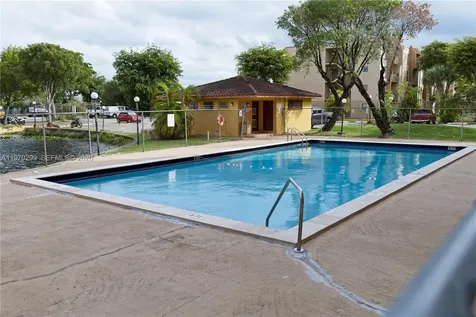 4717 NW 7th Street Miami FL 33126