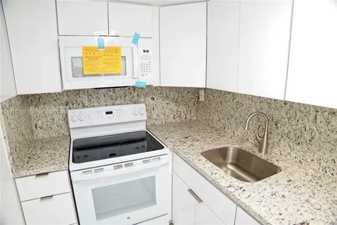 4717 NW 7th Street Miami FL 33126
